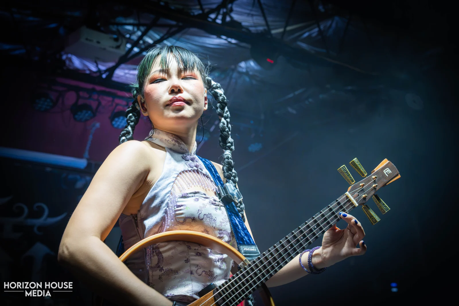 Nini Music singer performing with her guitar